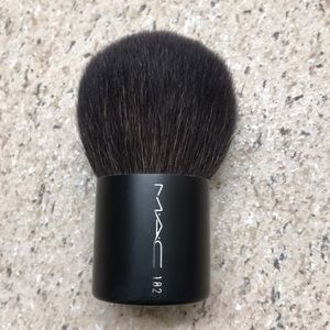 MAC 182 Buffer Brush